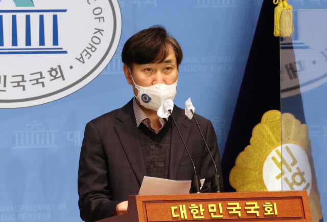 국회 정보위원회 하태경 국민의힘 간사가 지난 1월21일 오후 서울 여의도 국회 소통관에서 북한 노동당 정치국 회의 결과, 핵미사일 동향 등 국정원 보고에 대한 긴급 현안 브리핑을 하고 있다. 공동취재사진