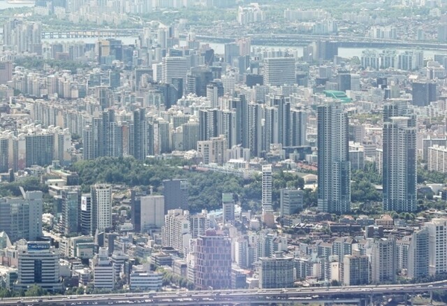 롯데월드타워 전망대 서울스카이에서 바라본 서울 강남 일대의 모습. 연합뉴스