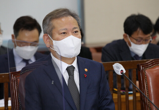 이상민 행정안전부 장관이 1일 오전 국회에서 열린 행정안전위원회 전체회의에 출석해 있다.김봉규 선임기자 bong9@hani.co.kr