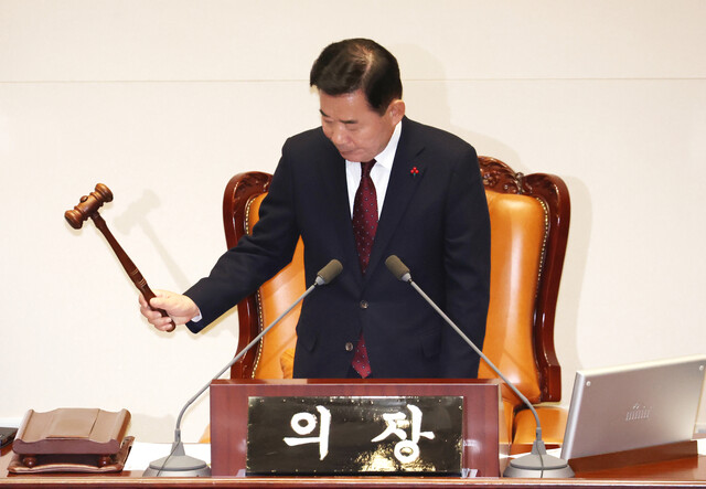 김진표 국회의장이 21일 국회에서 본회의 개회 선언을 하고 있다. 연합뉴스