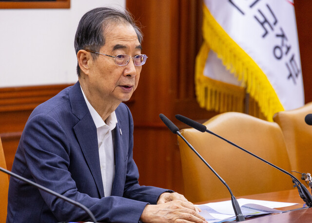 한덕수 국무총리가 17일 오전 서울 종로구 정부서울청사에서 열린 국정 현안 관계 장관회의에 참석해 발언하고 있다. 연합뉴스