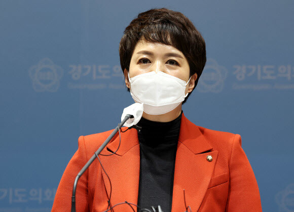 6·1 지방선거에 나갈 국민의힘 경기지사 후보로 선출된 김은혜 의원이 22일 오전 경기도 수원시 경기도의회에서 기자회견을 하고 있다. 연합뉴스
