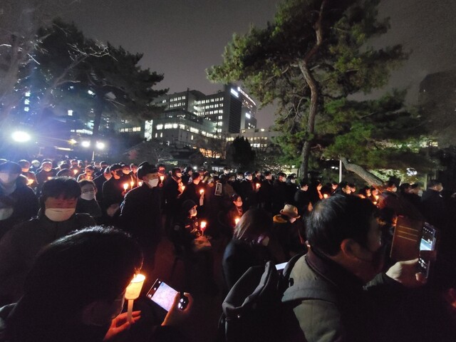 10일 서울 서대문구 연세대학교 ‘한열 동산’에서 열린 고 배은심 여사의 추도식에 참여한 시민들. 장예지 기자