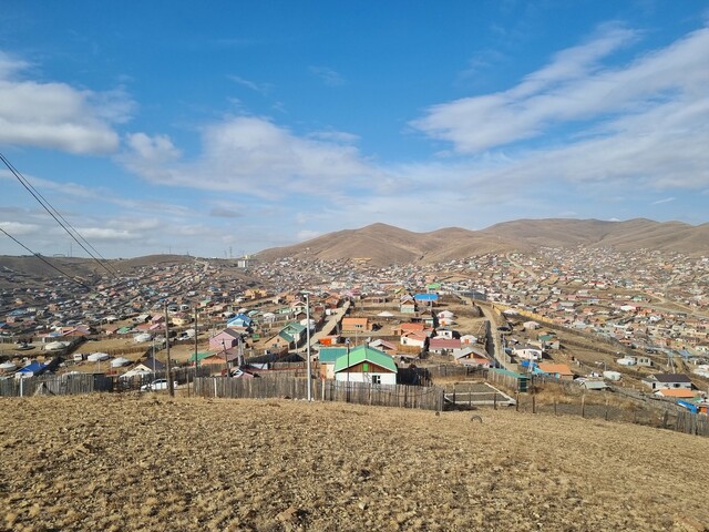 환경난민들과 서민들이 모여 사는 몽골 수도 올란바토르 낮은 산지 언덕에 있는 게르촌. 올란바토르/기민도 기자 key@hani.co.kr