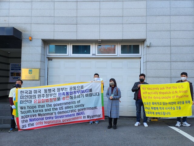 19일 오후 1시44분 서울 용산구 우크라이나 대사관 앞에서 김미화 안양녹색당 공동위원장이 발언하고 있다. 고병찬 기자