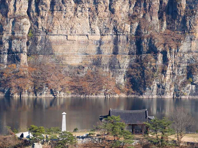 전남 화순군 이서면 동복댐 상류에 있는 화순적벽 모습.화순군 제공