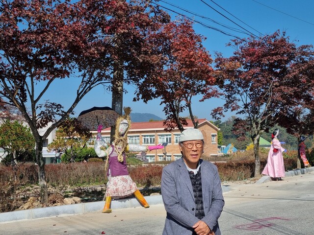 전북 남원 ‘보절아트페스타-제2회 하우스미술관’ 전시회를 맡은 김해곤 감독. 김 감독 제공