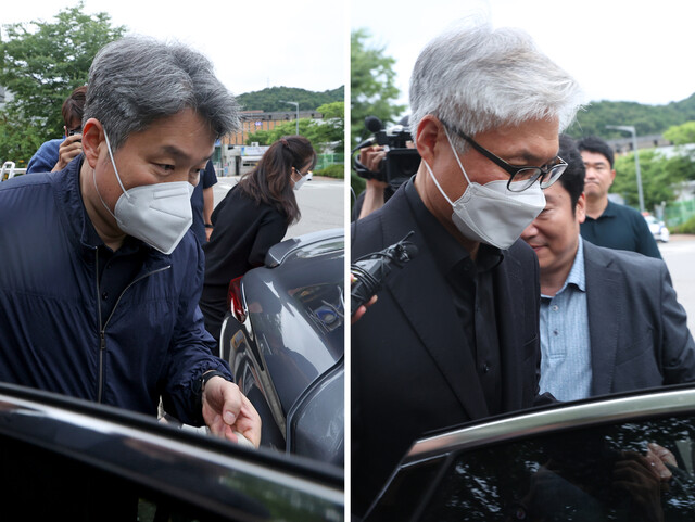 이태원 참사와 관련된 경찰 내부 보고서를 삭제하라고 지시한 혐의를 받는 김진호 전 용산경찰서 정보과장(왼쪽)과 박성민 전 서울경찰청 공공안녕정보외사부장이 지난 6월21일 오후 서울 구로구 서울남부구치소에서 보석 석방되고 있다. 연합뉴스