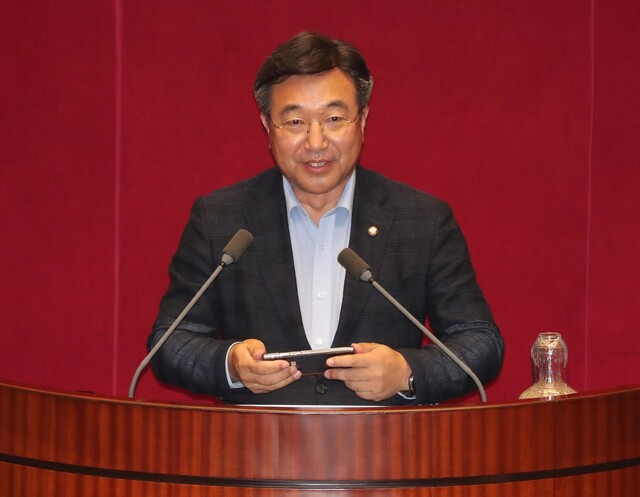 더불어민주당 소속 윤호중 국회 법제사법위원장이 15일 국회 본회의에서 당선인사를 하고 있다. 국회는 이날 본회의를 열어 민주당 소속 6개 상임위원장을 선출했다. 강창광 선임기자 chang@hani.co.kr