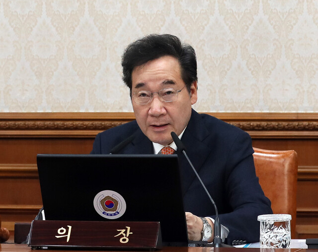 이낙연 국무총리가 27일 오전 정부서울청사에서 열린 국무회의에서 발언하고 있다. 연합뉴스