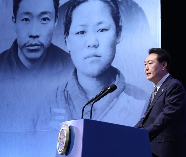 윤석열 대통령이 1일 서울 중구 유관순 기념관에서 열린 제104주년 3.1절 기념식에서 기념사를 하고 있다. 연합뉴스