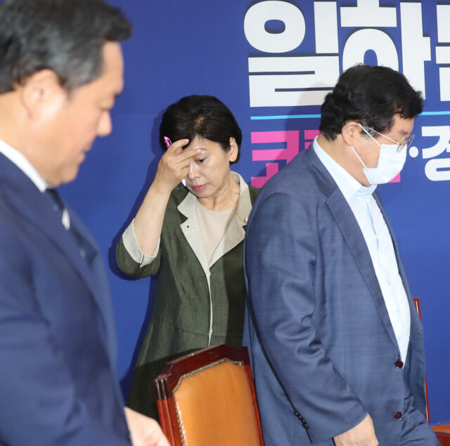 남인순 더불어민주당 최고위원이 22일 국회에서 열린 최고위원회의에 참석하고 있다. 강창광 선임기자 chang@hani.co.kr