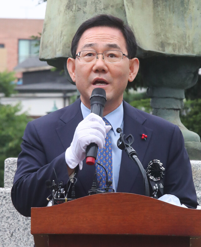 주호영 미래통합당 원내대표가 19일 오전 서울 종로구 이화장에서 열린 이승만 전 대통령 서거 55주기 추모식에서 추모사를 하고 있다. 공동취재사진