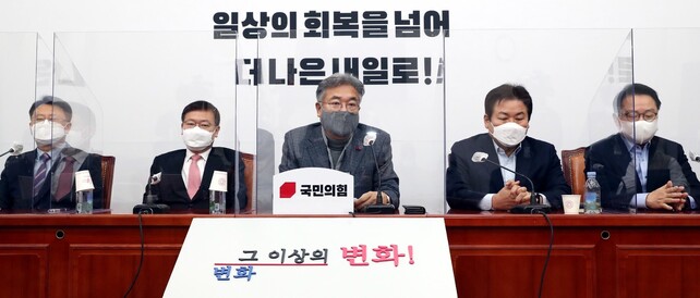 정진석 국민의힘 공천관리위원장이 26일 국회에서 면접 심사 결과를 발표하고 있다. 공동취재사진