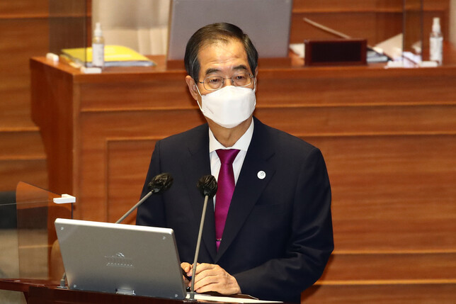 한덕수 국무총리가 지난달 26일 국회 본회의장에서 열린 경제 분야 대정부질문에서 답변하고 있다. 공동취재사진