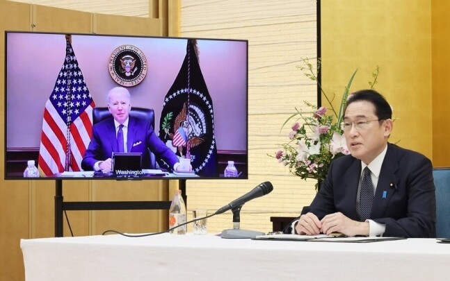 조 바이든 미국 대통령과 기시다 후미오 일본 총리는 지난 1월21일 약 80분 동안 화상으로 정상회담을 진행했다. 일본 총리 관저 누리집 갈무리