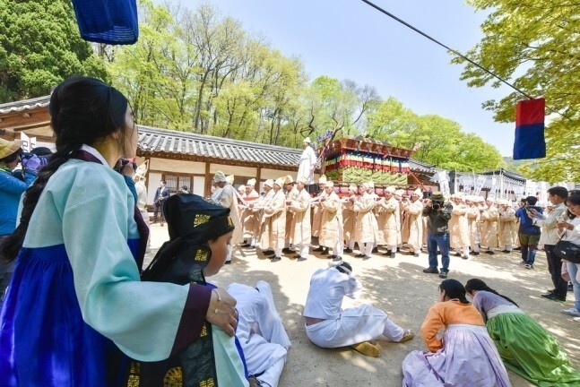 단종문화제가 29일부터 5월1일까지 강원도 영월에서 열린다. 단종국장 재현 행사 모습. 영월군 제공