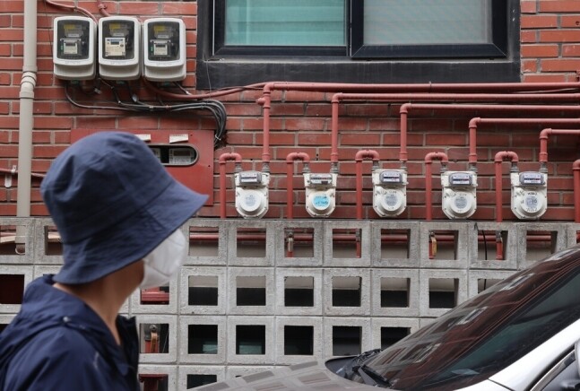 서울 한 주택가의 전기계량기와 가스계량기. 연합뉴스