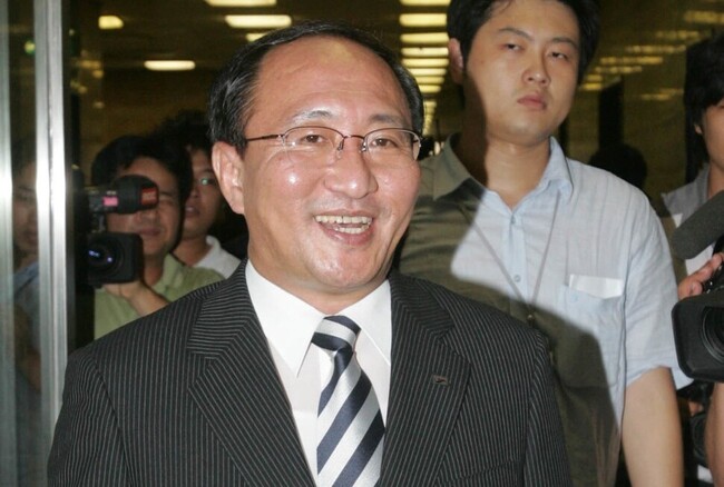 2005년 8월18일 삼성에서 ‘떡값’을 받은 검사의 명단을 공개할 당시의 노회찬 전 의원. &lt;한겨레&gt; 자료 사진