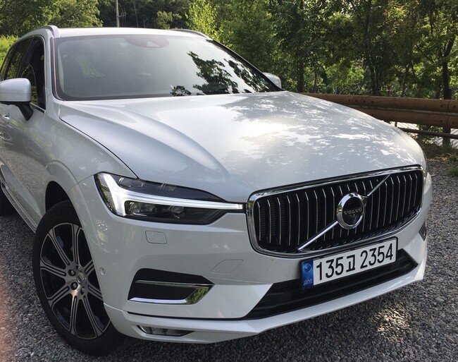 볼보 XC60 B6 앞모습