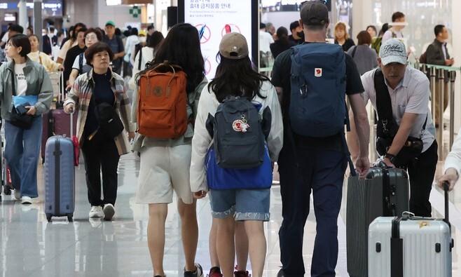 이용객으로 북적이는 인천국제공항. 연합뉴스