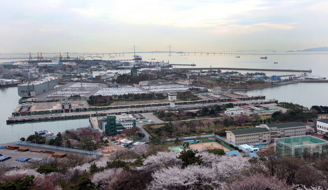 인천항 갑문 전경. 인천 중구청 제공