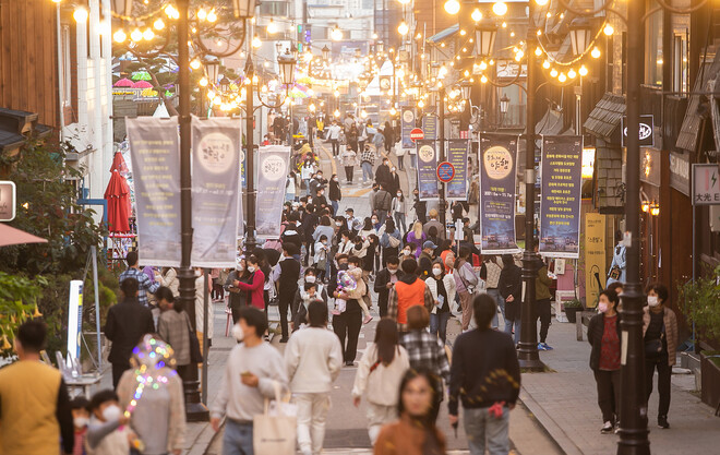 11월5~7일까지 인천시 중구 개항장 일대에서 열린 ‘2021 인천개항장 문화재 야행’ 거리 사진.