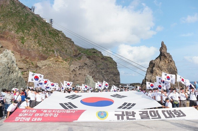 &nbsp; &nbsp; &nbsp;대한민국특수임무유공자회가 지난 15일 광복절을 맞아 '독도 지킴이' 행사를 하고 있다. 대구사이버대 제공