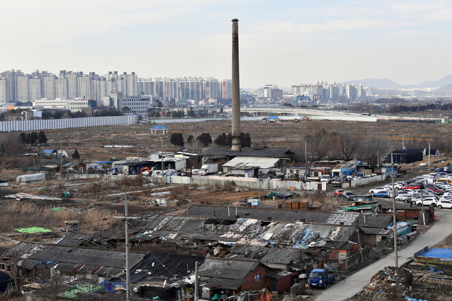 경기 수원시 권선구 고색동에 있는 옛 벽돌제조공장 ‘영신연와’가 운영을 멈춘 지 30년 가까이 옛 모습을 그대로 간직하고 있다. 수원시 제공