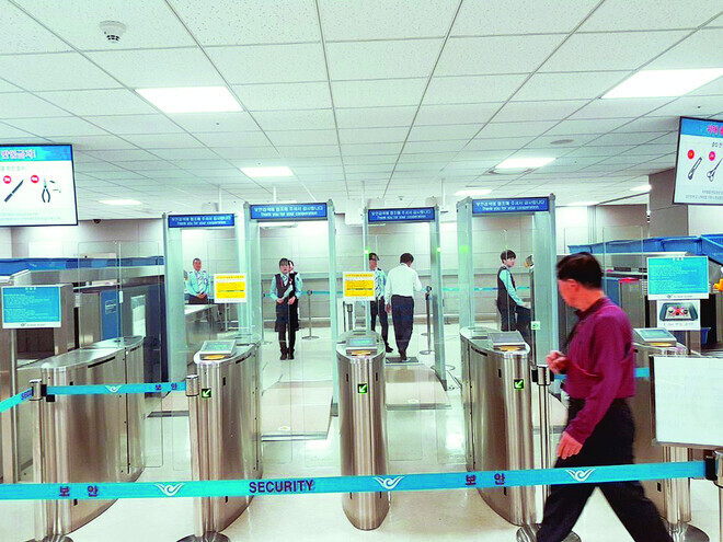인천국제공항 보안검색 자료 사진. 공공운수노조 제공