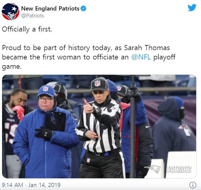 사라 토마스 심판이 여성 최초로 NFL 플레이오프 심판으로 선 날 뉴잉글랜드 패트리어츠 구단이 이를 축하해주고 있다. 패트리어츠 트위터 갈무리.