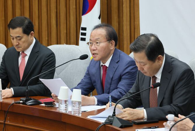 윤재옥 국민의힘 원내대표가 10일 국회에서 열린 국정감사대책회의에서 발언하고 있다. 연합뉴스