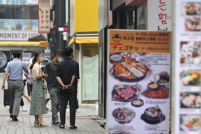 지난 6일 점심시간 서울의 한 식당가. 연합뉴스