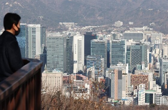 서울 남산에서 바라본 기업 빌딩 숲. 연합뉴스