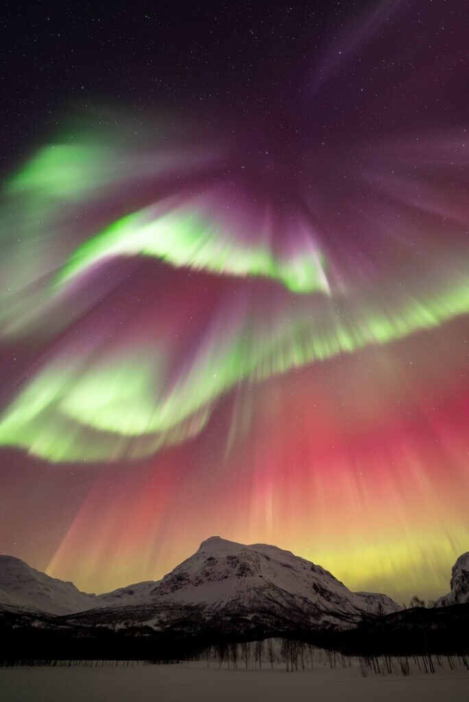 노르웨이 북부 트롬쇠에서 촬영한 오로라 ‘북극의 춤’. @Vincent Beudez/ Capture the Atlas