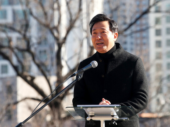 국민의힘 소속 오세훈 전 서울시장이 17일 오전 서울 강북구 ‘북서울 꿈의숲’에서 기자회견을 열어 서울시장 보궐선거 출마를 선언하고 있다. 공동취재사진