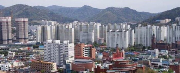 광주광역시 도심을 둘러싸고 있는 아파트 단지 모습. 광주도시미래포럼 제공