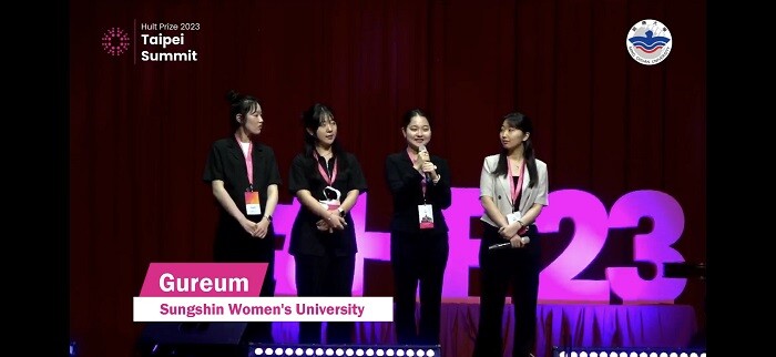 &nbsp; &nbsp; &nbsp; &nbsp; &nbsp; &nbsp; &nbsp; &nbsp; &nbsp; &nbsp; &nbsp; &nbsp; &nbsp; &nbsp; &nbsp; &nbsp; &nbsp;2023 헐트 프라이즈’ 타이페이 세미파이널 Top 6에 진출한 성신여대 서비스·디자인공학과 ‘Gureum(구름)’팀이 발표를 진행하는 모습.성신여대 제공