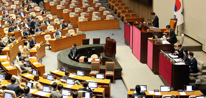 지난 4월13일 국회 본회의에서 더불어민주당이 윤석열 대통령이 재의요구권(거부권)을 행사한 양곡관리법 개정안을 재표결하고 있다. &lt;한겨레&gt; 자료사진