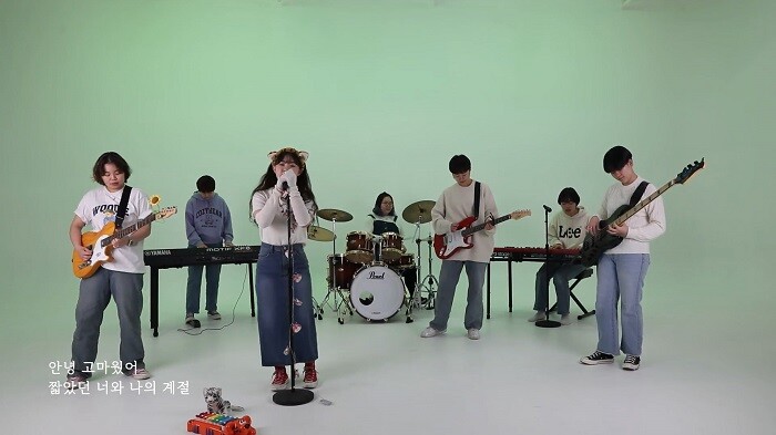 &nbsp; &nbsp; &nbsp; &nbsp;성신여대 신입생 오리엔테이션 1부에서 환영 공연을 하고 있는 밴드 동아리 ‘Thirsty Soul’. 성신여대 제공