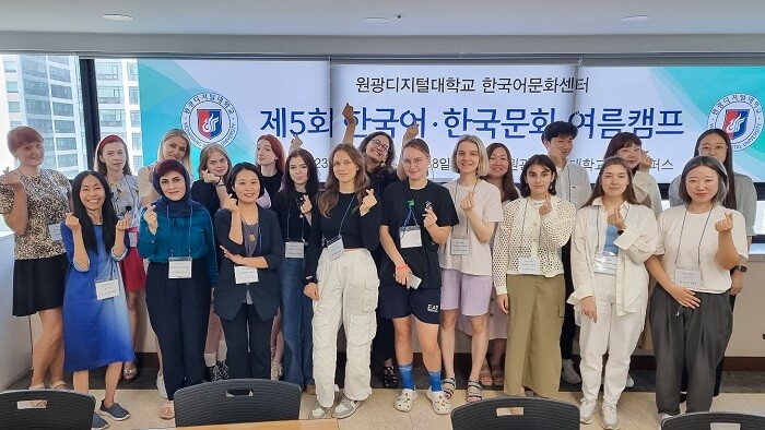&nbsp; &nbsp; &nbsp; &nbsp; &nbsp; &nbsp; &nbsp; &nbsp; &nbsp; &nbsp; &nbsp; &nbsp; &nbsp; &nbsp; &nbsp; &nbsp; &nbsp; &nbsp; &nbsp; &nbsp; &nbsp; &nbsp; &nbsp; &nbsp; &nbsp; &nbsp; &nbsp; &nbsp; &nbsp; &nbsp; &nbsp; &nbsp; &nbsp; &nbsp;제5회 한국어·한국문화 여름캠프 단체사진.원광디지털대학교 제공
