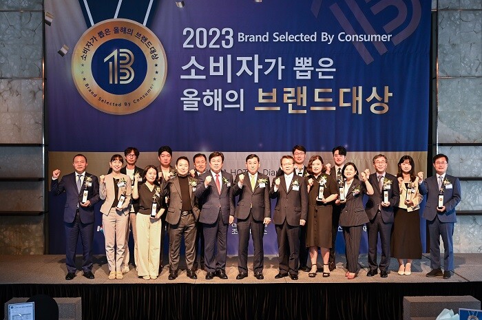 &nbsp; &nbsp; &nbsp; &nbsp; &nbsp; &nbsp; &nbsp; &nbsp; &nbsp; &nbsp; &nbsp; &nbsp; &nbsp; &nbsp; &nbsp; &nbsp; &nbsp; &nbsp; &nbsp; &nbsp; &nbsp; &nbsp; &nbsp; &nbsp; &nbsp; &nbsp; &nbsp; &nbsp; &nbsp; &nbsp; &nbsp; &nbsp; &nbsp; &nbsp; &nbsp; &nbsp; &nbsp; &nbsp; &nbsp; &nbsp; &nbsp; &nbsp; &nbsp; &nbsp; &nbsp; 시상식 단체사진.원광디지털대학교 제공