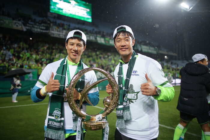 전북 현대 홍정호(오른쪽). 한국프로축구연맹 제공