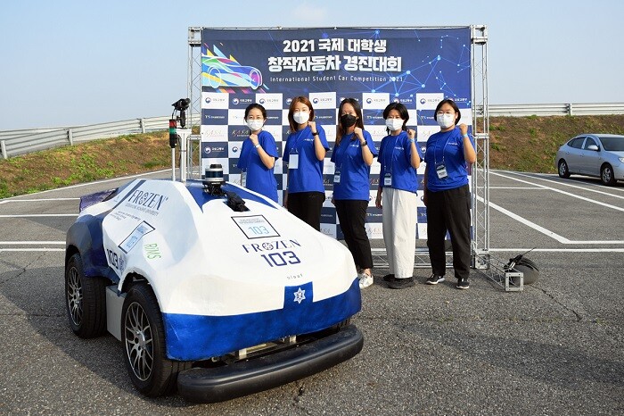 &nbsp; &nbsp; &nbsp; &nbsp; &nbsp; &nbsp; &nbsp; &nbsp; &nbsp; &nbsp;숙명여대 '2021 국제대학생 창작자동차 경진대회' 참가 기념사진. 숙명여대 제공