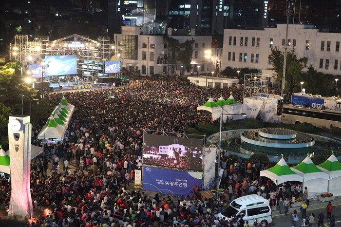 코로나19가 발생하기 전인 2019년 10월 광주 동구 5·18민주광장에서 열린 ‘추억의 충장축제’ 전경.광주 동구청 전경