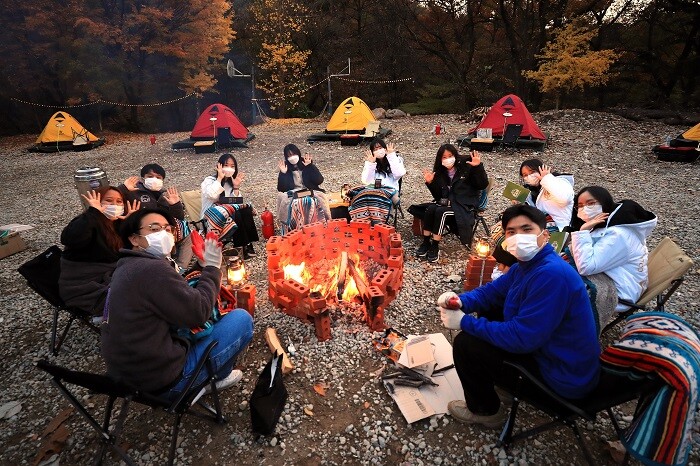 &nbsp; &nbsp;삼육대 '2022 사회적 가치 실현 확산 성과포럼'에 소개된 학생참여형&nbsp; 관계중심의 캠핑 프로그램 ‘호프캠프’ 모습이다. 삼육대 제공