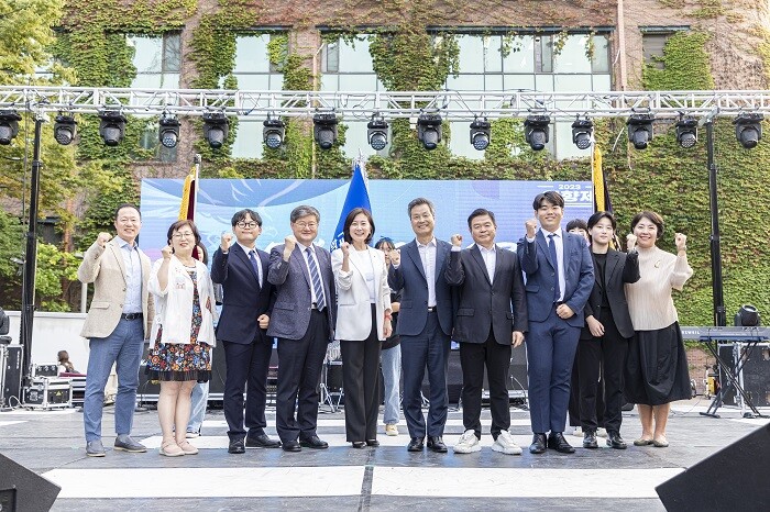 &nbsp; &nbsp; &nbsp; &nbsp; &nbsp; &nbsp; &nbsp; &nbsp; &nbsp; &nbsp; &nbsp; &nbsp; &nbsp; &nbsp; &nbsp; &nbsp; &nbsp; &nbsp; &nbsp; &nbsp; &nbsp; &nbsp; &nbsp; &nbsp; &nbsp; &nbsp; &nbsp; &nbsp; &nbsp; &nbsp; &nbsp; &nbsp; &nbsp; &nbsp; &nbsp; &nbsp; &nbsp; &nbsp; &nbsp; &nbsp; &nbsp; &nbsp; &nbsp; &nbsp; &nbsp; 트로이카-인향제 개막식 사진. 서울시립대 제공