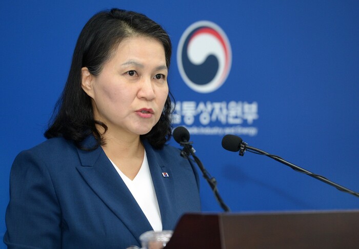 유명희 산업통상자원부 통상교섭본부장이 24일 정부세종청사 산업부 기자실에서 기자회견을 열어 세계무역기구(WTO) 사무총장직에 출마한다고 발표하고 있다. 산업통상자원부 제공