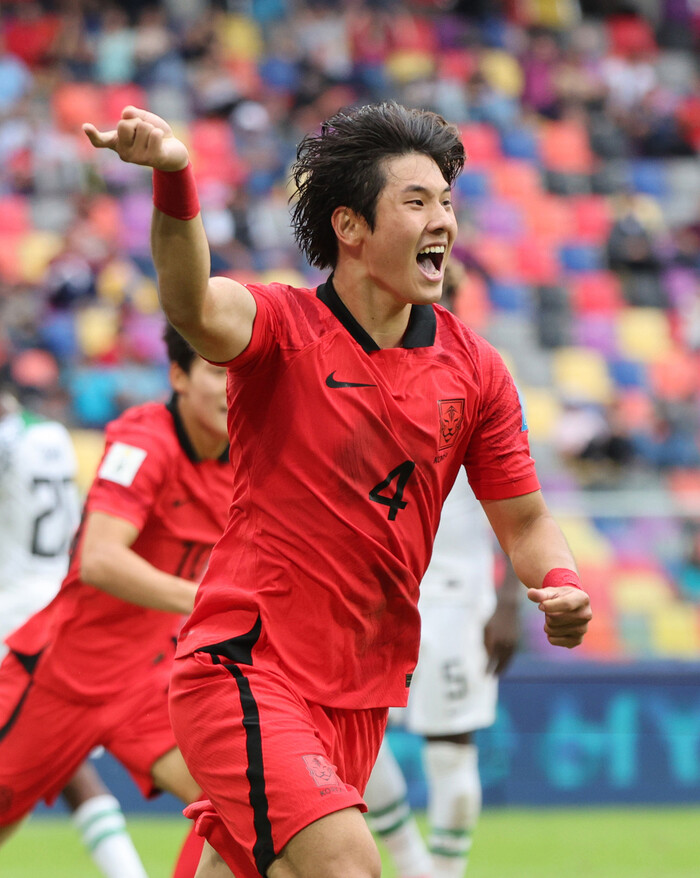 한국 20살 축구대표팀의 골 넣는 수비수 최석현. 연합뉴스