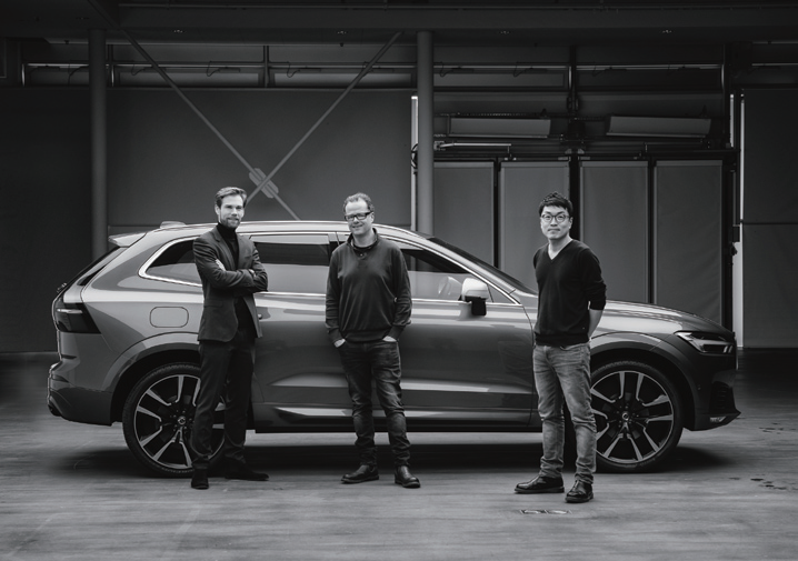 XC60을 작업한 팀원들과 함께한 사진이다. 디자이너와 모델러, 엔지니어 등 여러 분야의 전문가가 순조롭게 협업할 수 있느냐가 프로젝트의 성패를 좌우한다. 사진 제공 매경출판